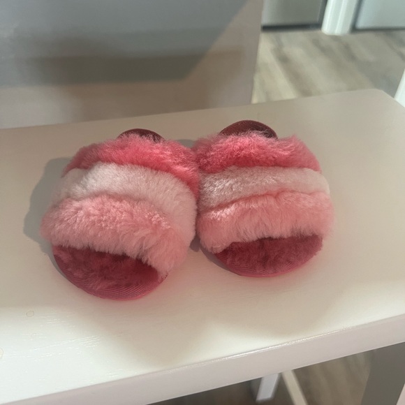 Baby UGG  slippers - Picture 2 of 4